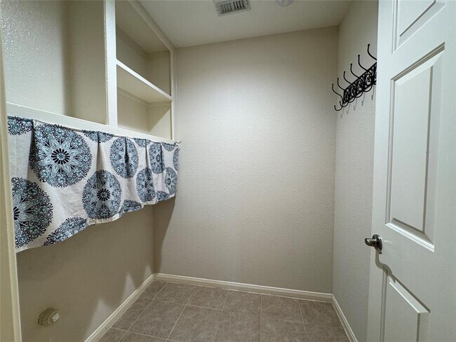 Building Photo - 5822 Pinellas Park Ct