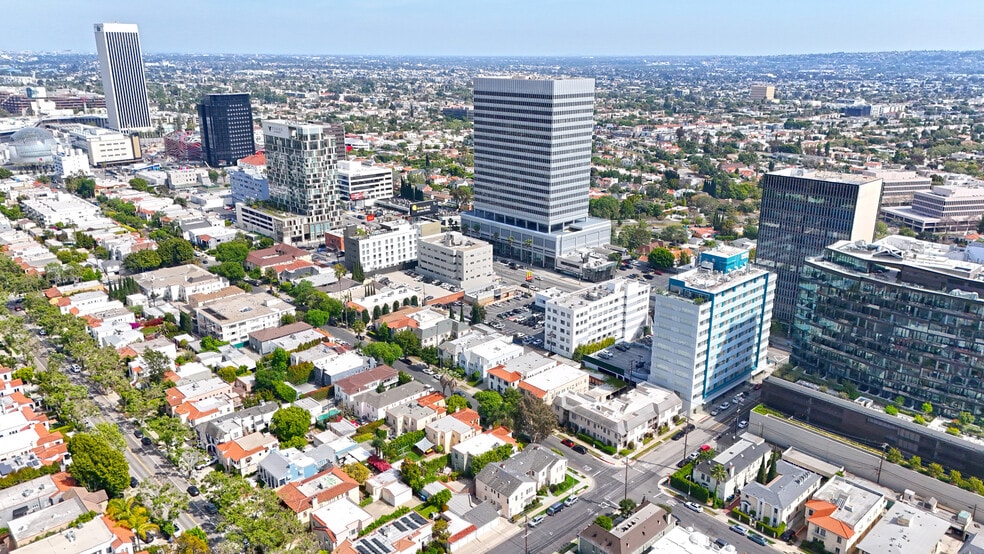 Building Photo - 657 S La Jolla Ave
