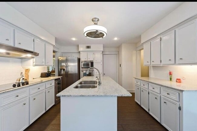 Building Photo - 2824 S Logrun Cir