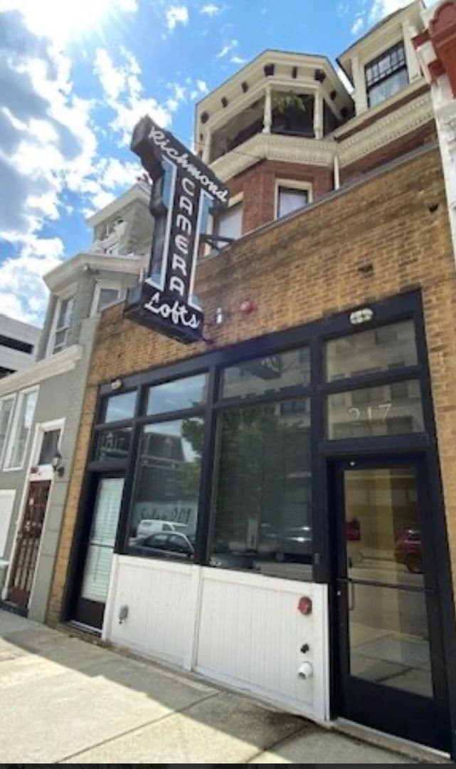 Building Photo - 217 E Grace St