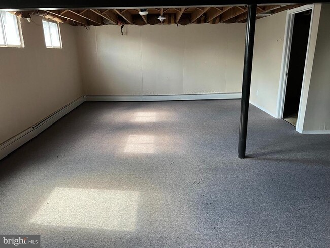 Building Photo - 319 Meetinghouse Ln