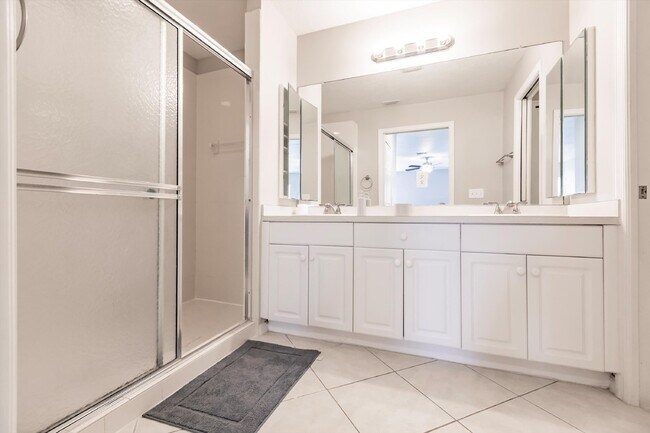 Building Photo - "Charming 3-Bedroom Home with 2 Full Baths and Spacious 2537 Sq Ft in North Port, FL!"