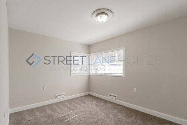 Building Photo - NOW OFFERING $250 OFF FIRST FULL MONTH IF ...