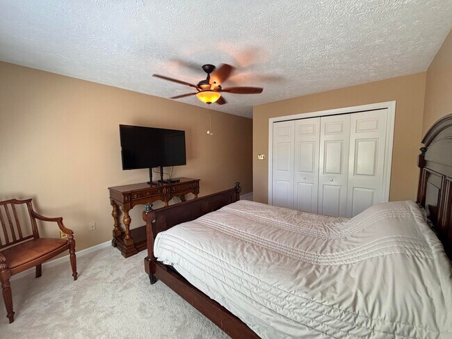 Building Photo - 5 The Corners