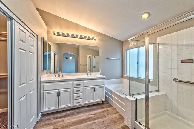 Building Photo - 8880 Wallaby Ln