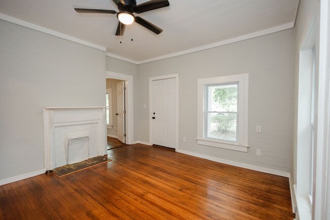 Building Photo - Move-in special: 50% off 1st month's rent – Newly Renovated 2 Bedroom Home!