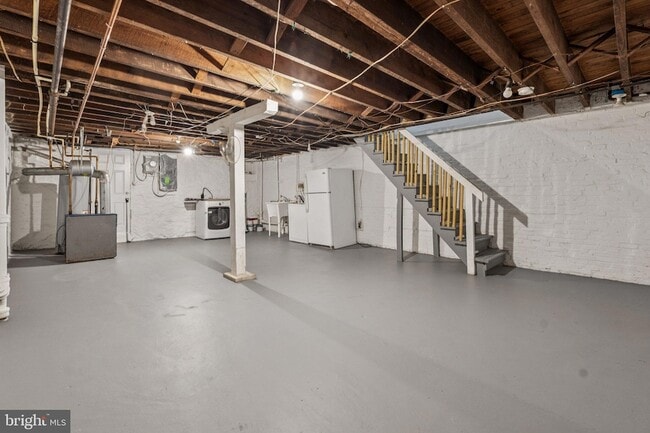 Building Photo - 211 Allendale St