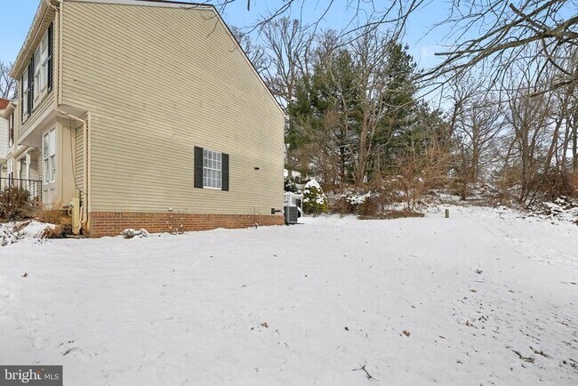 Building Photo - 1713 Chesterfield Square