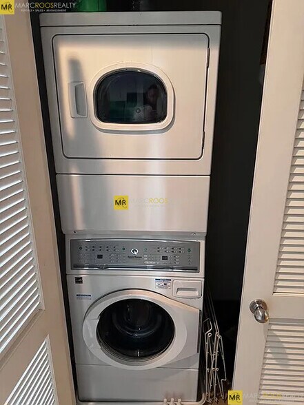 Building Photo - 210 South St