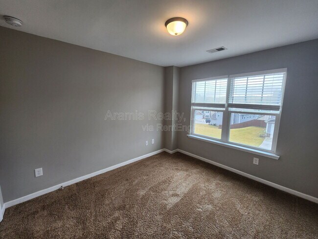 Building Photo - 255 Fieldcrest Dr