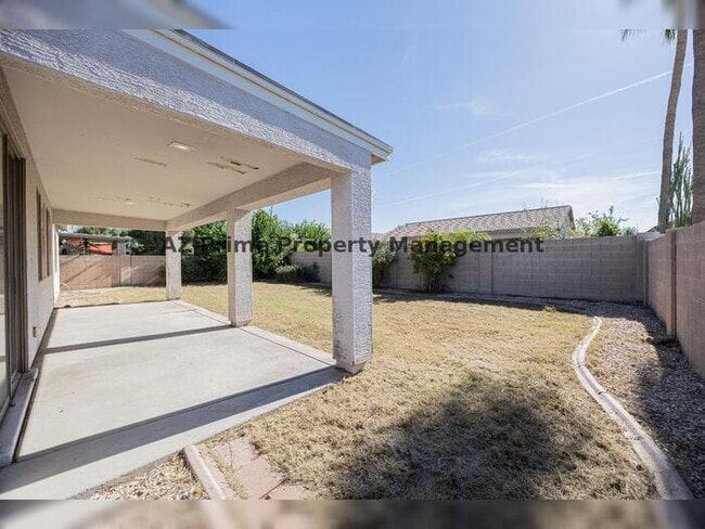 Building Photo - 123 W Elmwood Pl