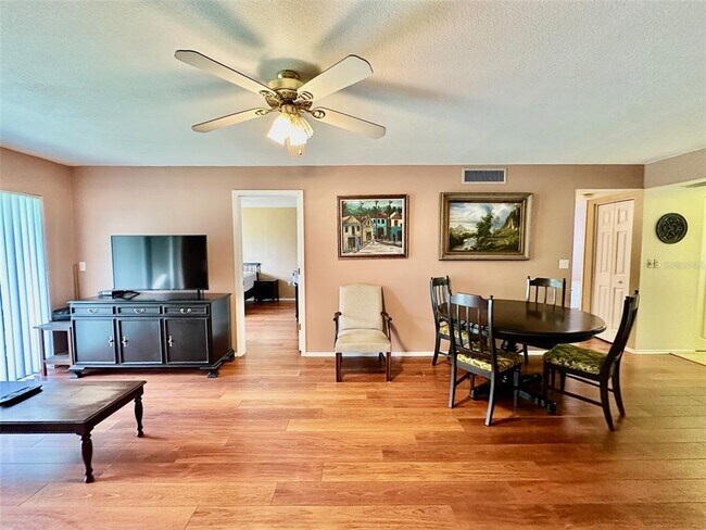 Building Photo - 208 Cypress Ct