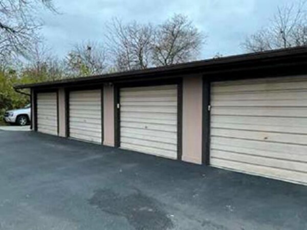 Full garage - 27035 Oakmead Dr