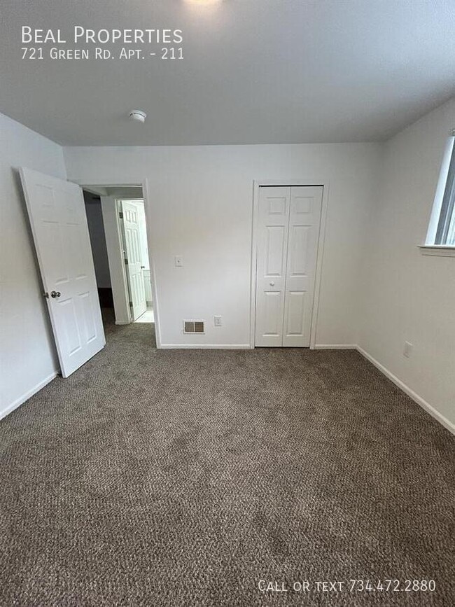 Building Photo - 721 Green Rd