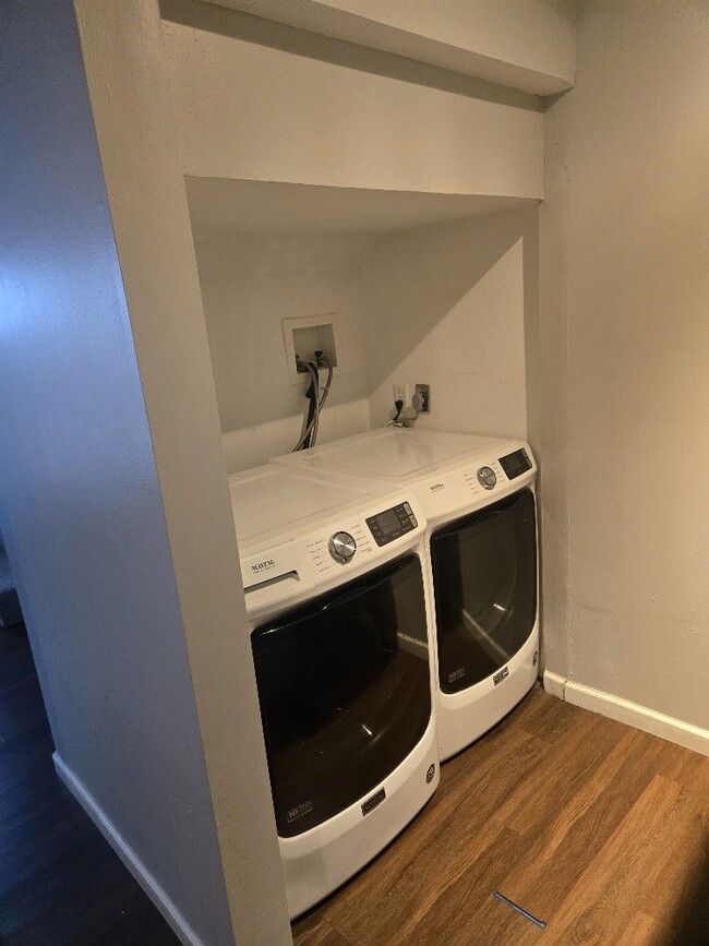 Building Photo - 4V S Fernwood Dr