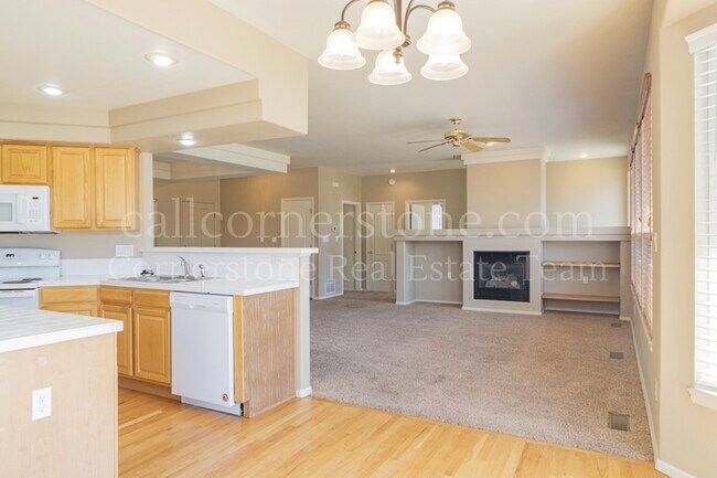 Building Photo - 3305 Hollycrest Dr