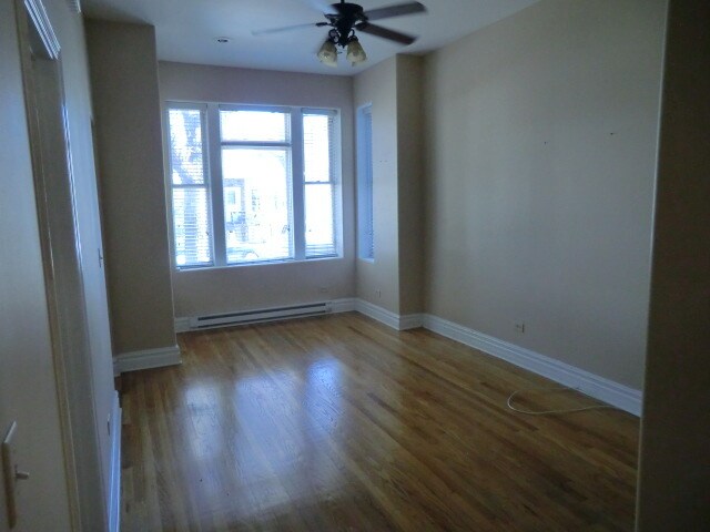 Building Photo - 2728 N Artesian Ave