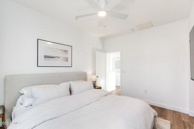 Building Photo - 4220 N 32nd St