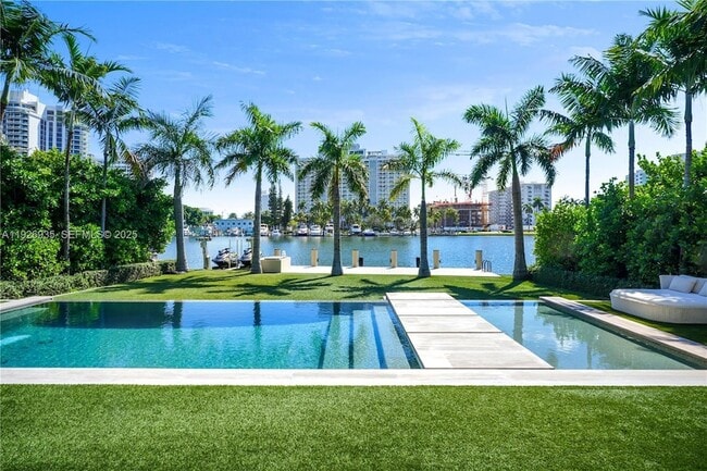 Building Photo - 5501 Pine Tree Dr