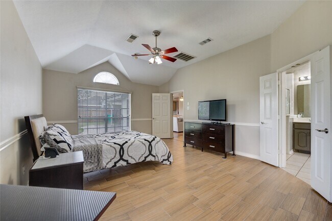 Building Photo - 1411 Pine Mills Dr