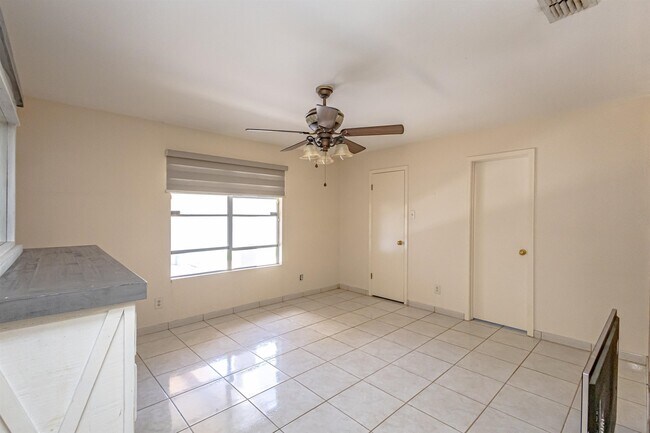 Building Photo - 1416 Rd Runner Loop