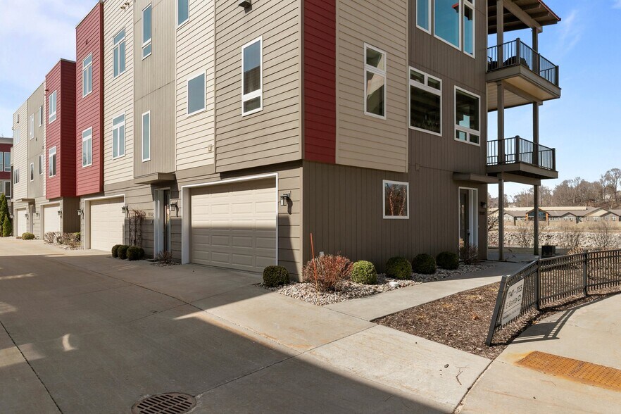 Building Photo - 1141 E Banta Ct