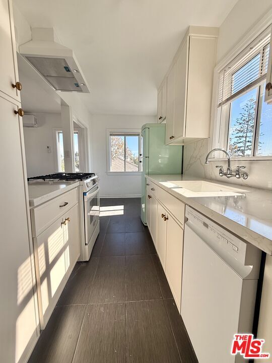 Building Photo - 3883 S Gramercy Pl
