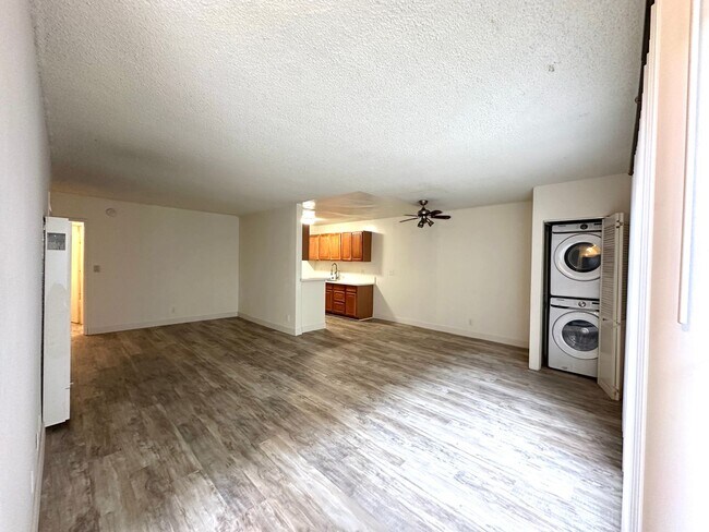 Building Photo - 12117 Pacific Ave