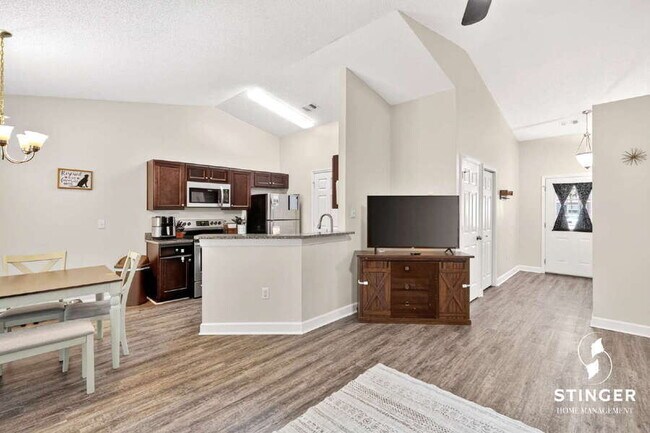 Building Photo - 13 Brindlewood Dr