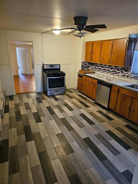 Building Photo - 2428 3rd Ave