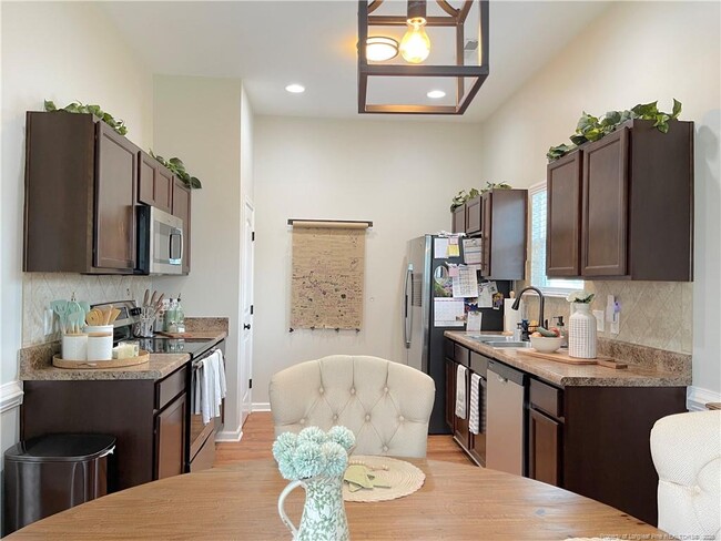 Building Photo - 178 Angel Oak Dr