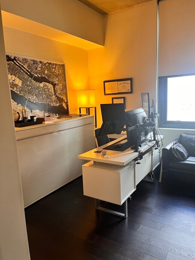 Building Photo - 235 W Van Buren St