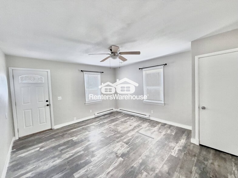 Building Photo - 510 N 6th Ave E