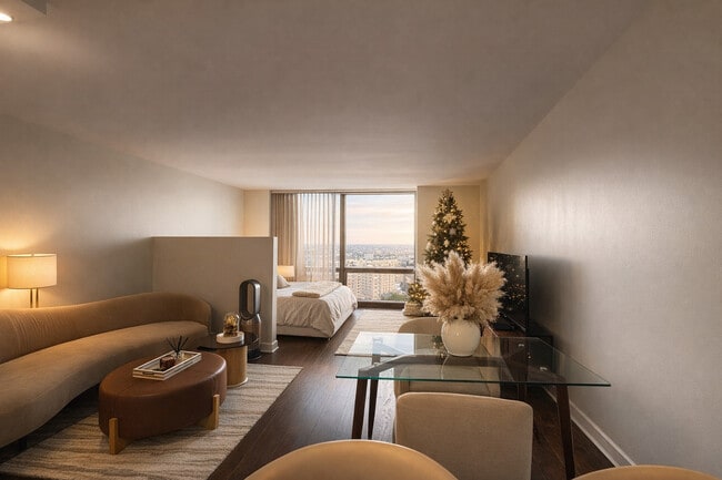 Building Photo - 2650 N Lakeview Ave