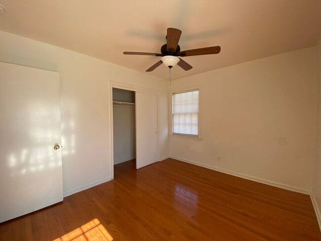 Building Photo - Located in Savannah, GA, this oversized 2-bedroom, 2-bathroom unit