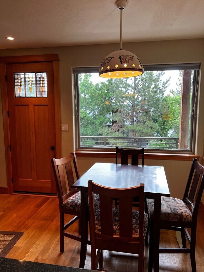 Building Photo - Spacious 3BR 3BA Townhome in Durango