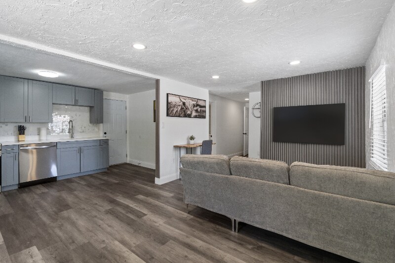 Building Photo - 4102 N Hubert Ave