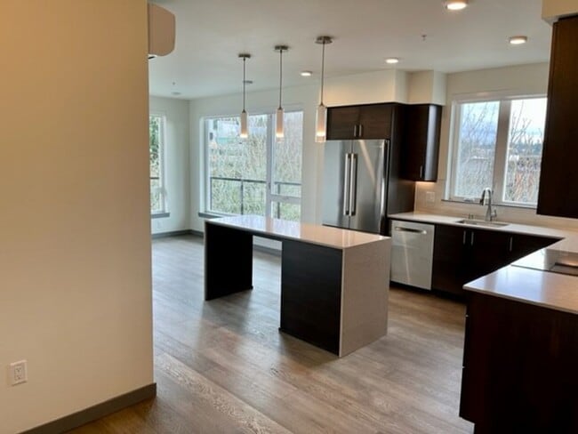Building Photo - Jade Condominiums ~ Kirkland/Totem Lake