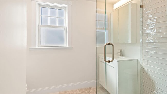 Building Photo - 33 Devoe St