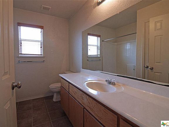 Building Photo - 3901 Captain Dr