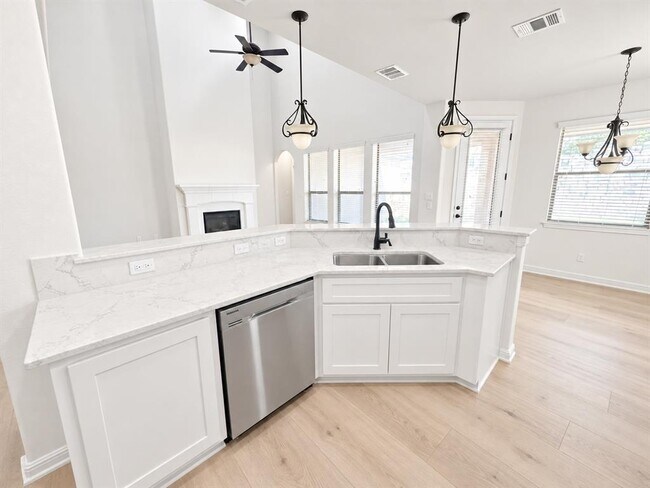 Building Photo - 14312 Senia Bend