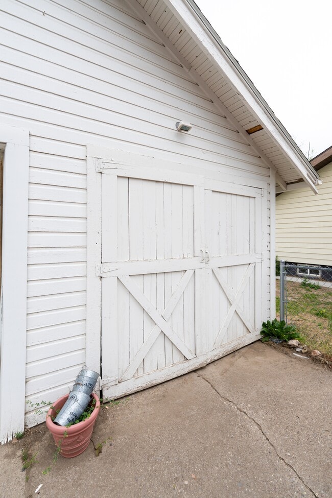 Building Photo - 2526 1st Ave N