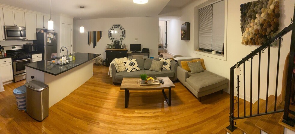 Building Photo - 3142 N Racine Ave