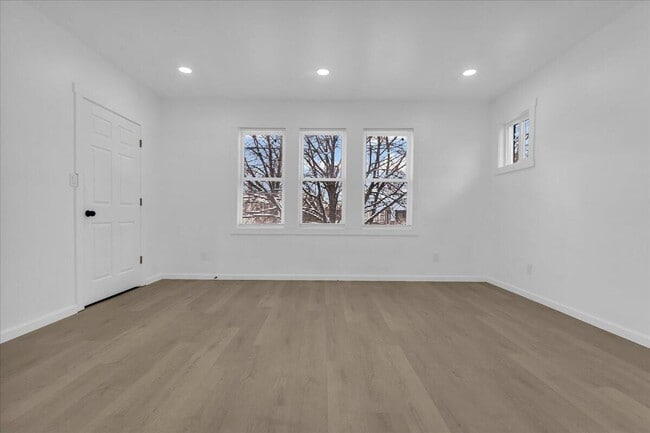 Building Photo - 2525 Leslie St