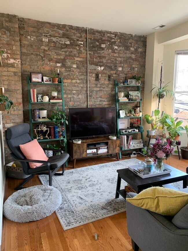 Primary Photo - 850 W Fletcher St