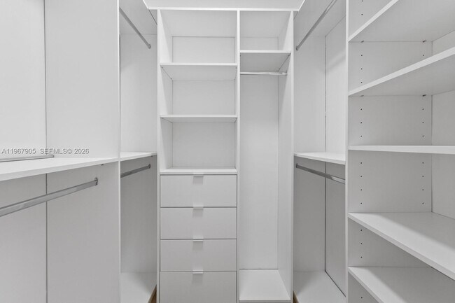 Building Photo - 251 Crandon Blvd