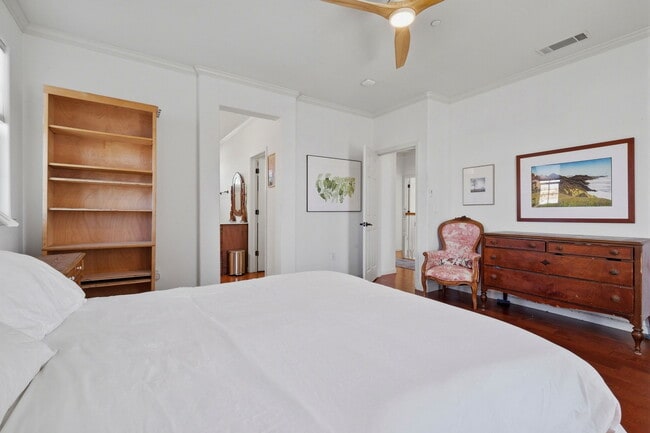 Building Photo - 820 Almar Ave