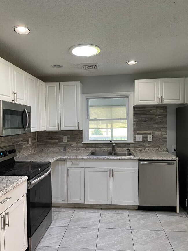 Building Photo - 904 Shipyard Point