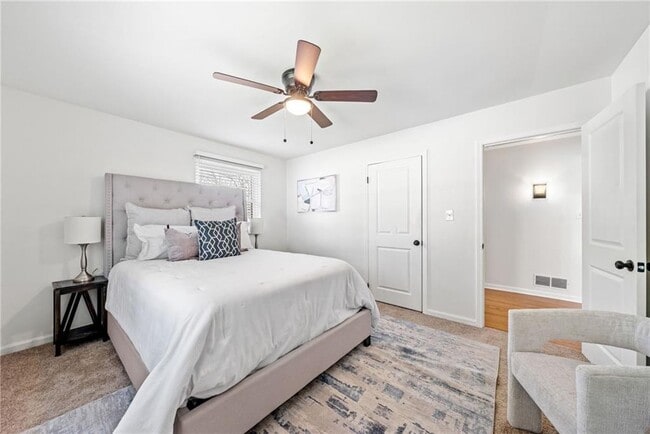 Building Photo - 801 N Evelyn Pl NW