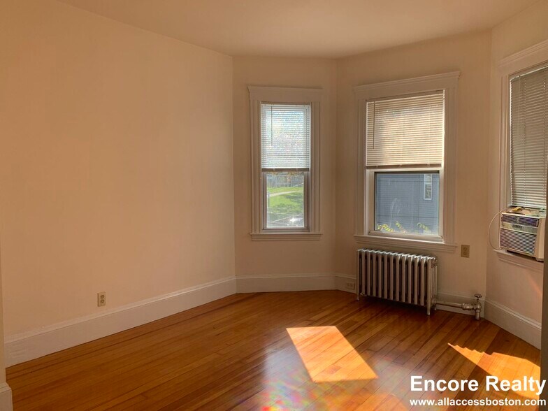Building Photo - 52 Percival St